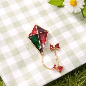 Vintage Lady Remington Red Green Enamel Bow Tail Gold Tone Kite Pin Brooch Pin
